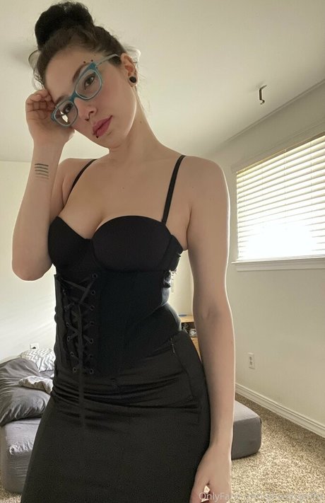 ghostlygothx naked model gallery