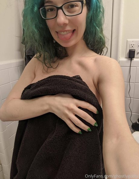 ghostlygothx nude model galleries