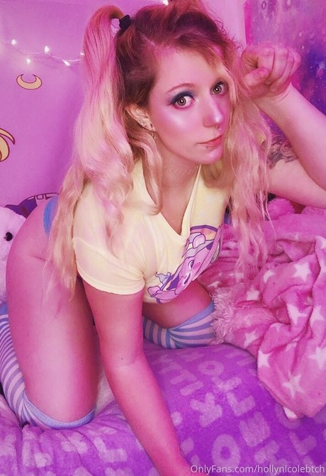 hollynicolebtch nice actress pics