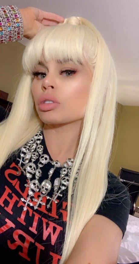 nikkidelano adult actress pic