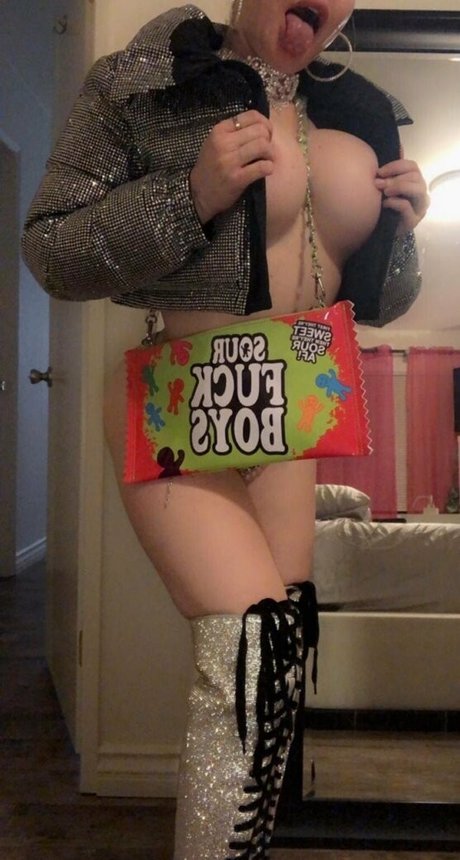 nikkidelano model beautiful pics