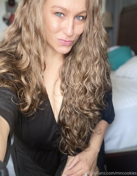 thick blonde onlyfans adult gallery