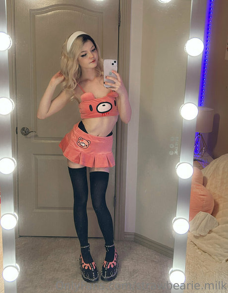 strawbearie milk Profile pic