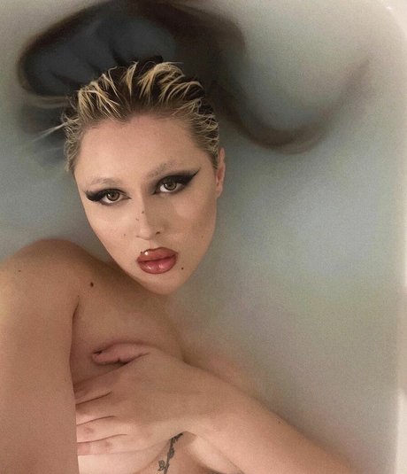 Demonkomplex nude actress archive