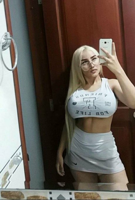 Sharonnikoll07 star adult picture