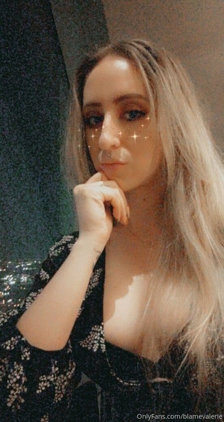 blamevalerie pornstar nude picture