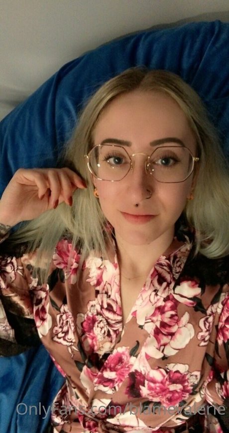 blamevalerie pretty pornstar img