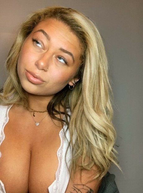 Meya Taylor_ erotic star image