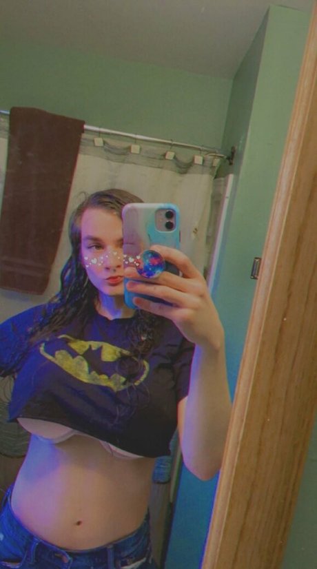 kylieaegis hot model image