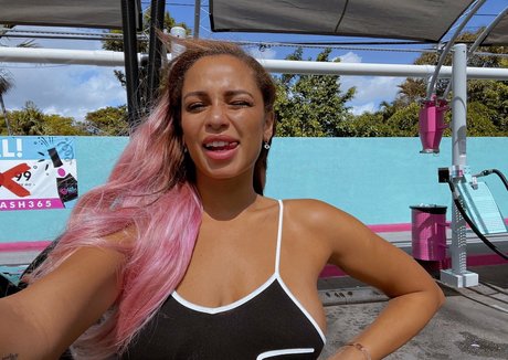 toningtori pretty model picture