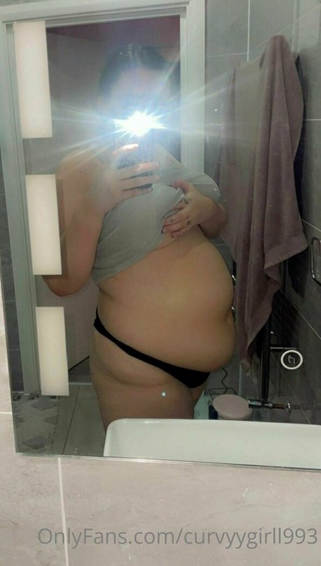 curvyygirll993 model hd images