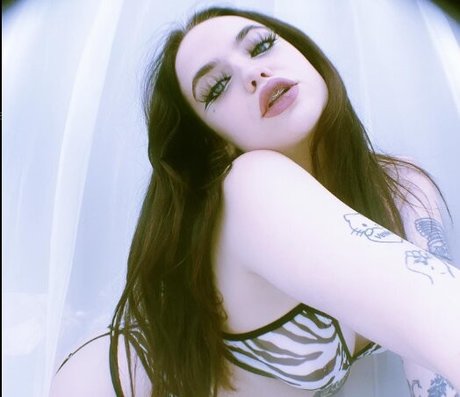 mooanna pornstar adult pic