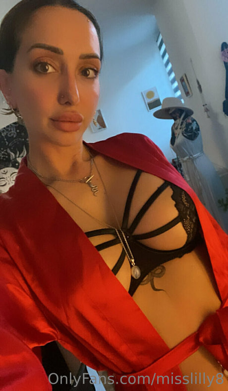 misslilly8 perfect actress image