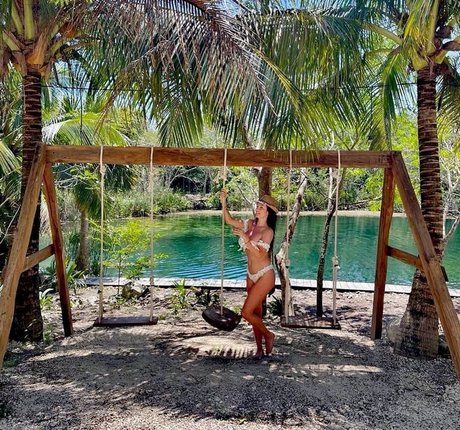 Lara Moreno erotic model image