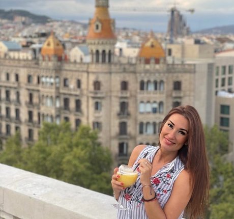 Lara Moreno exclusive actress pictures