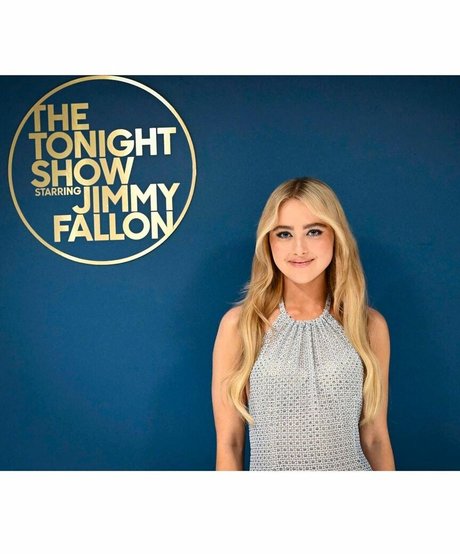 Kathryn Newton model top images