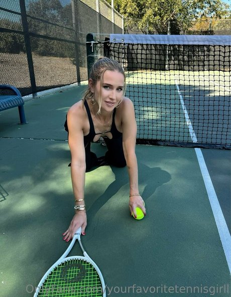 yourfavoritetennisgirll beautiful actress picture