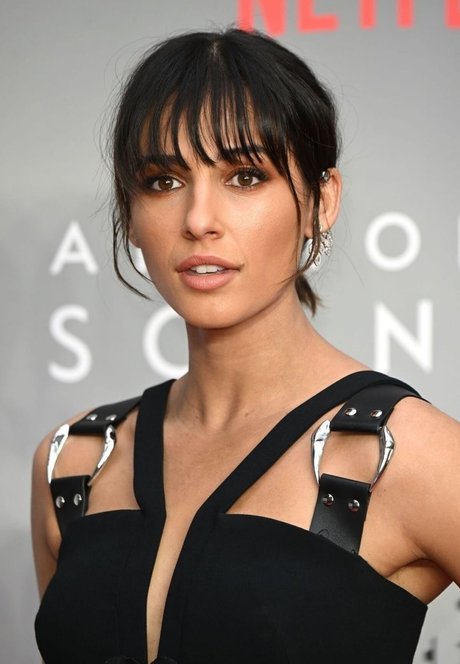 Naomi Scott art star photos