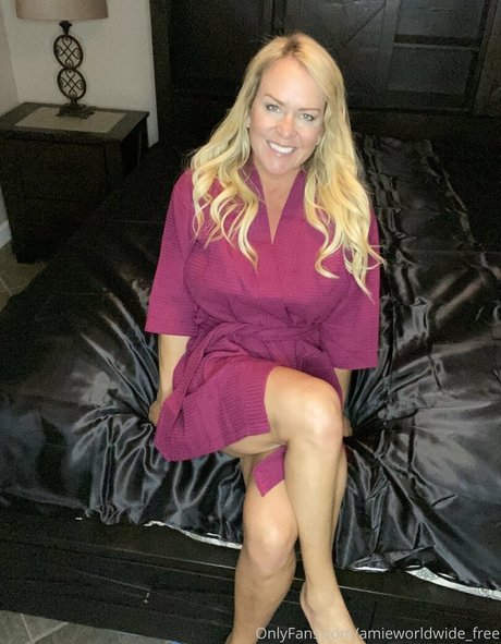 amieworldwide free art actress images