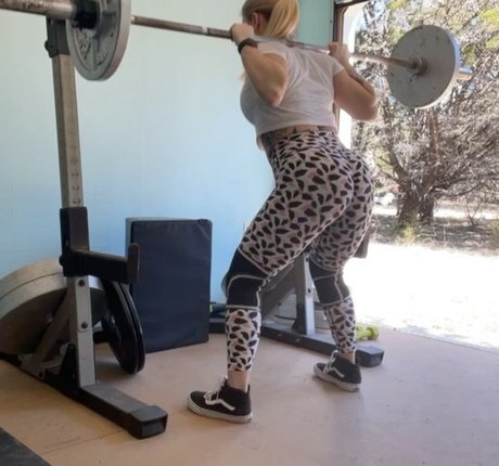 KendraBFit pretty actress pics