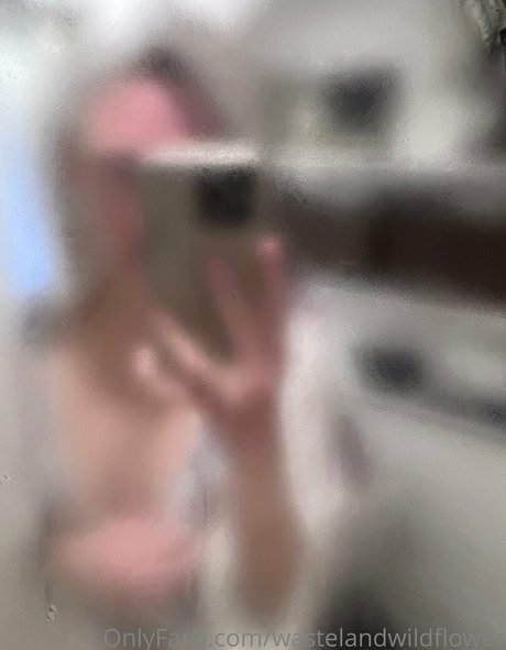 wastelandwildflower model erotic photo