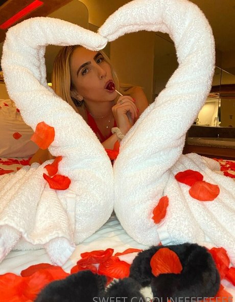 curveswithcaroline star nude images