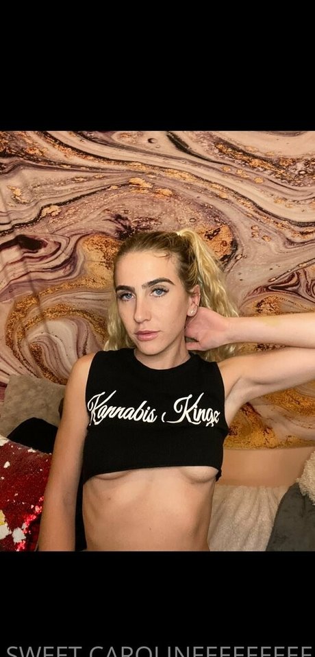 curveswithcaroline nudes model images