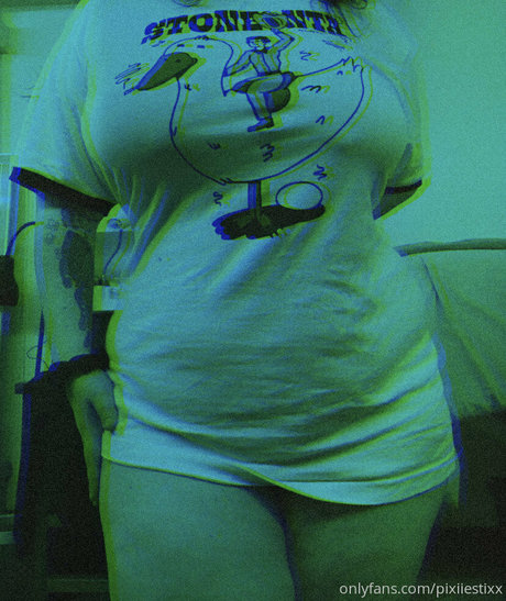 pixiiestixx nude star img