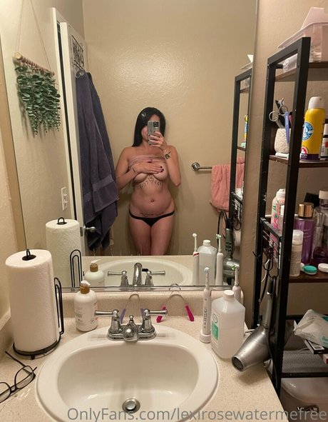 lexirosewatermefree star hot picture