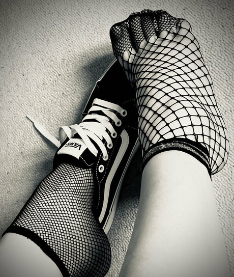 softboyfeetx hot model photo