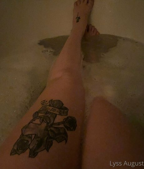 lyssaugust model top pics