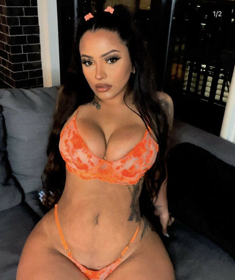 blonde shemale onlyfans naked pic