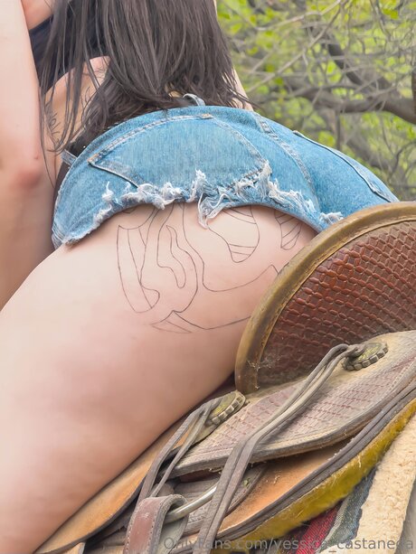 Yessica Castaneda nude model gallery