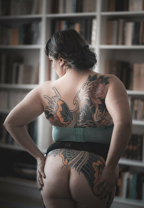 madame cherie model naked photos