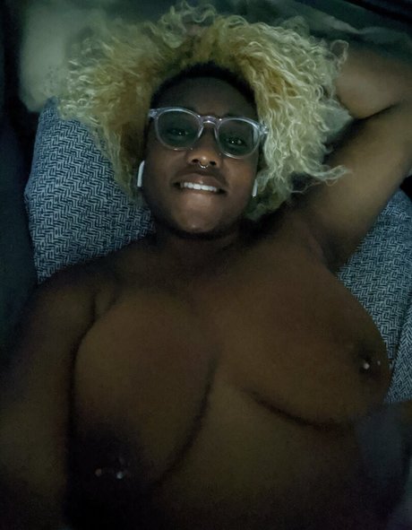 thothead nudes star img