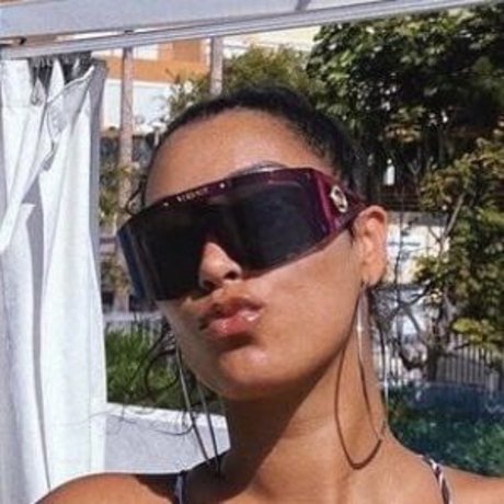 Snoochie Shy nude star pictures