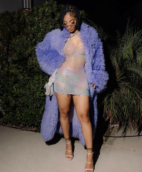 Shenseea erotic star pic