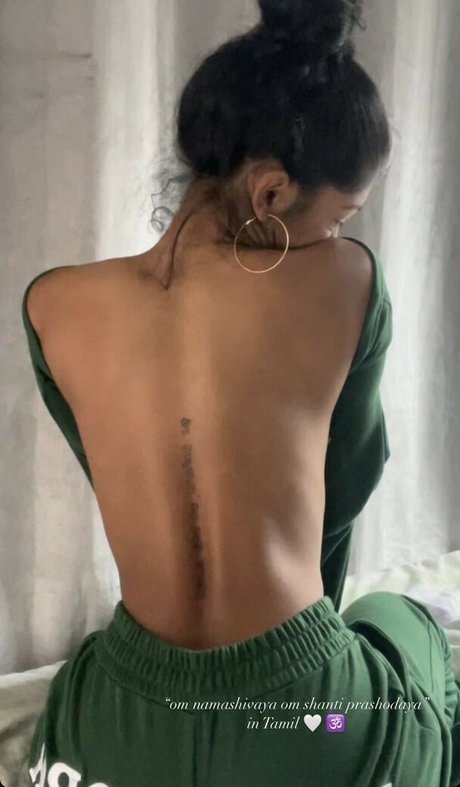 Kaaviya Sambasivam best star images