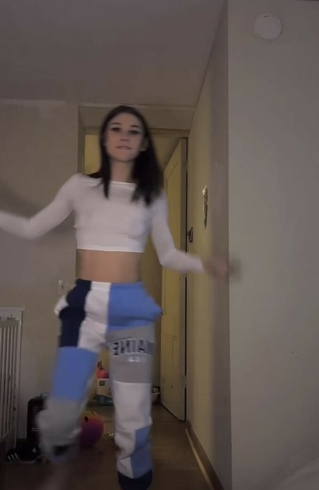 Brianna Lewis model high quality image