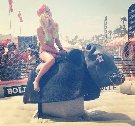 itssbriibitchh nude model photos