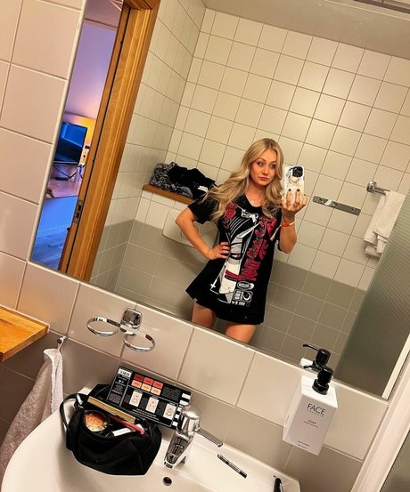 Kandyland nice actress pic