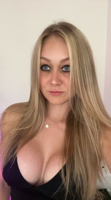 Kandyland star exclusive photo