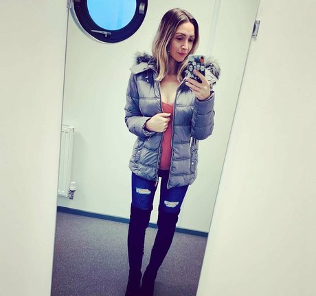 Lucy Jo Hudson sexy model images