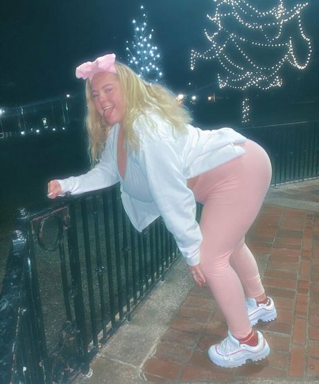 Amberly model pretty photo