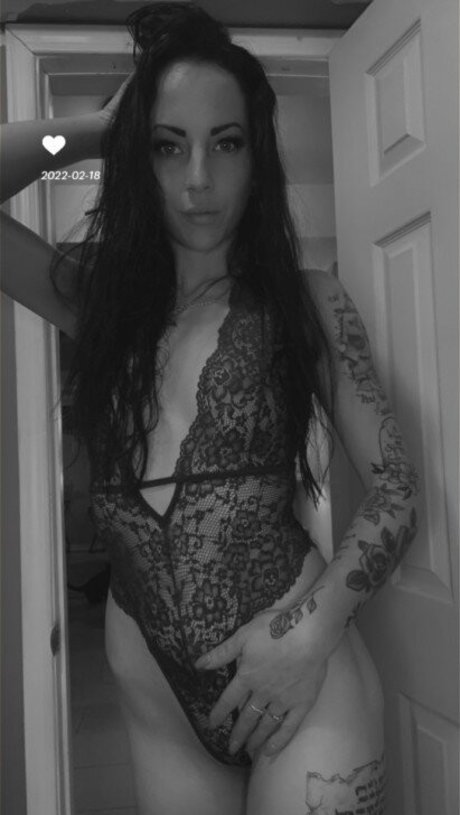 Tattedsunshine hot pornstar pic