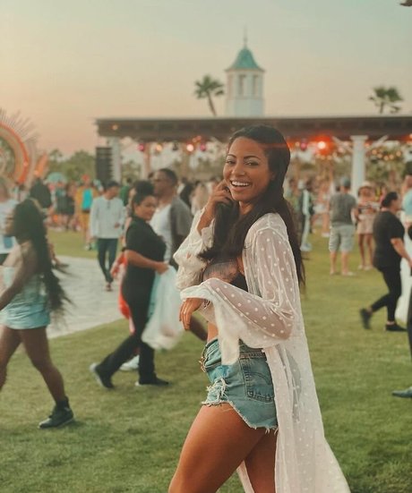 Camille Hyde xxx model gallery