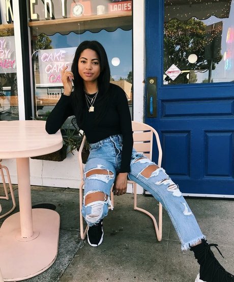 Camille Hyde nude star archive