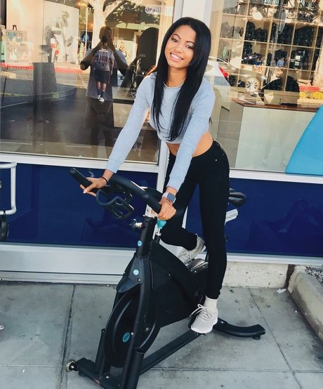 Camille Hyde free actress photo