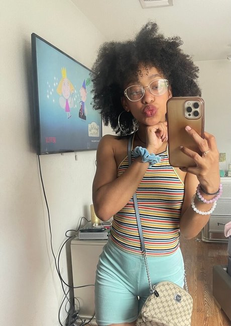 chynaunique naked actress pic