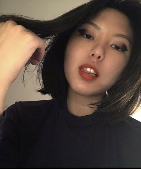 Moe Kihen sexy pornstar images